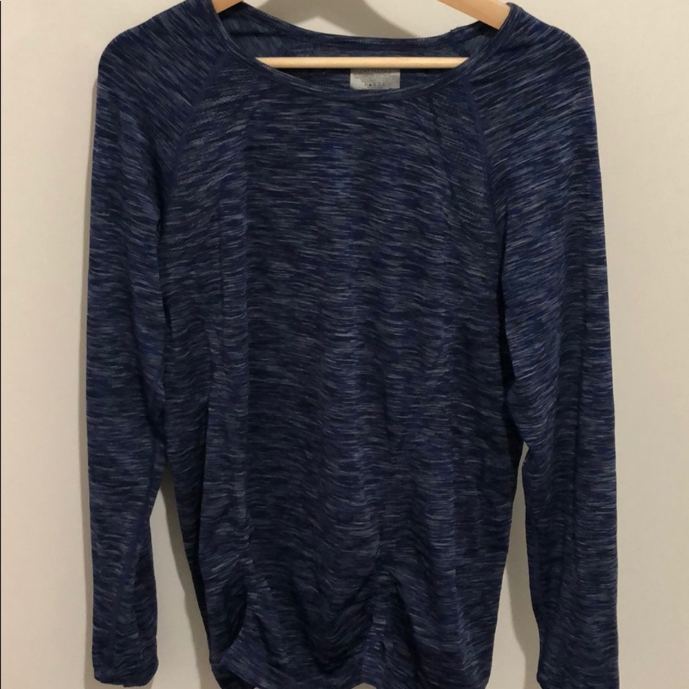 Athleta blue patterned long sleeve workout top